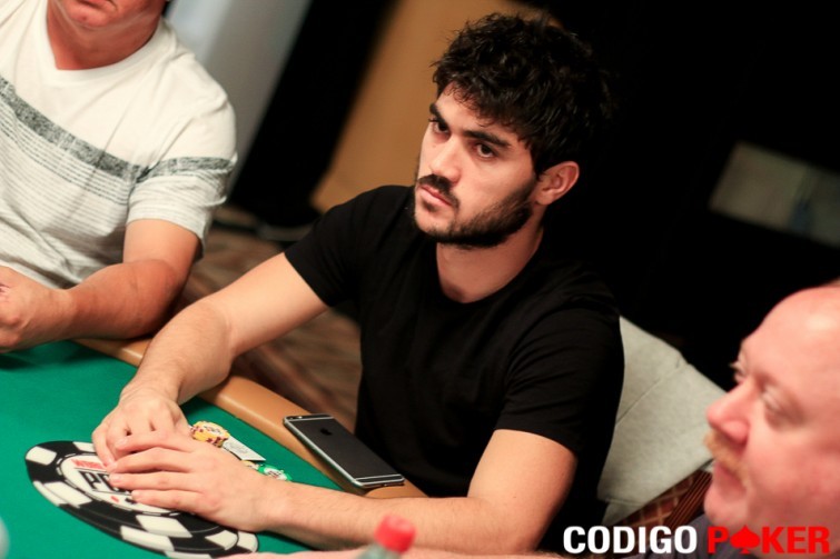 WSOP 2015: tres uruguayos siguen soñando con el brazalete en el Día 2