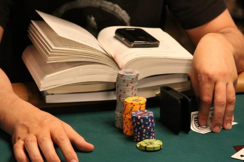 Las mejores cuatro maneras de estudiar poker