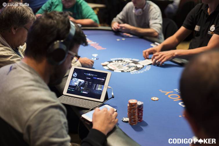 Consejos para pasar del poker online a las mesas en vivo