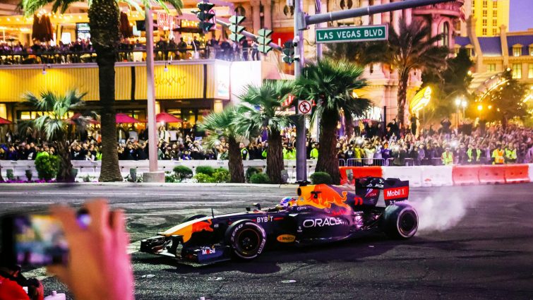¡Calienta motores! La Fórmula 1 recorrió las calles en Las Vegas