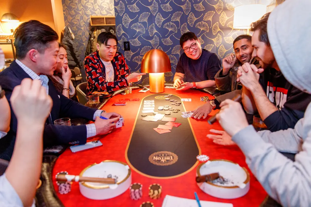 Poker y otros lujos por US$20K: el club VIP que es furor en Nueva York
